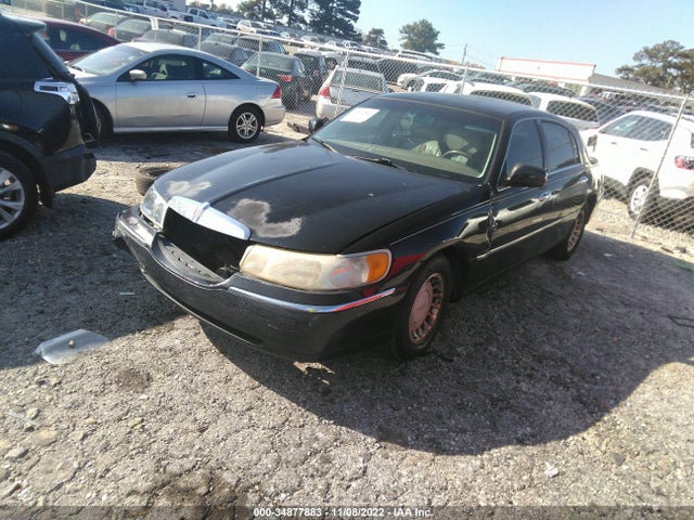 Lincoln Town Car 2000 1LNHM81W4YY837660 Image 2