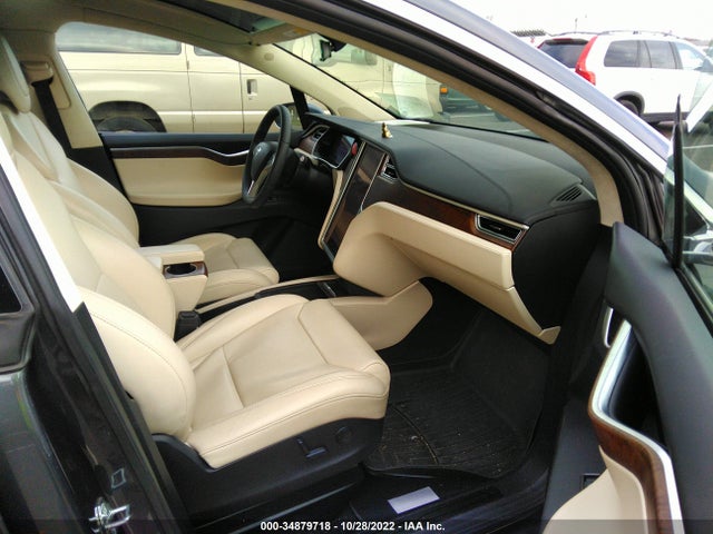 2017 Tesla Model X, VIN: 5YJXCAE27HF074888