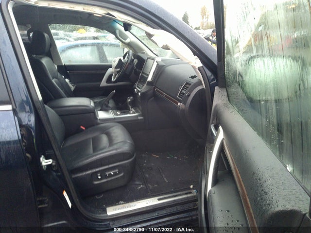 2016 Toyota Land Cruiser, VIN: JTMCY7AJXG4040658