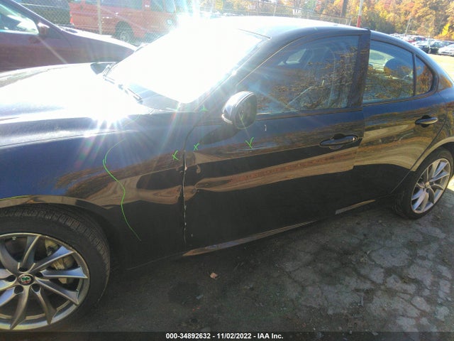 2017 Alfa Romeo Giulia, VIN: ZARFAEDN2H7533096