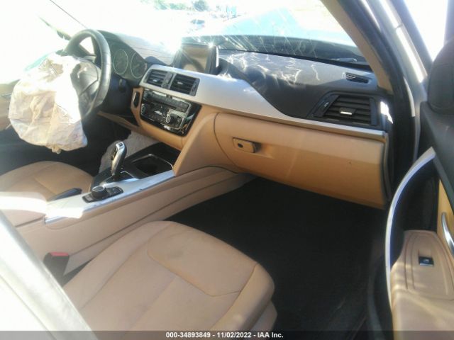 WBA8E1G38HNU16674 BMW 3 Series 320i