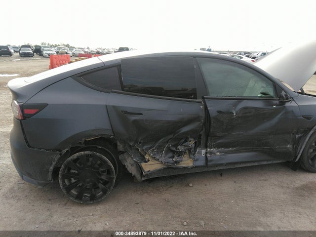 Tesla Model Y Long Range 2022 7SAYGAEE1NF400590 Image 10