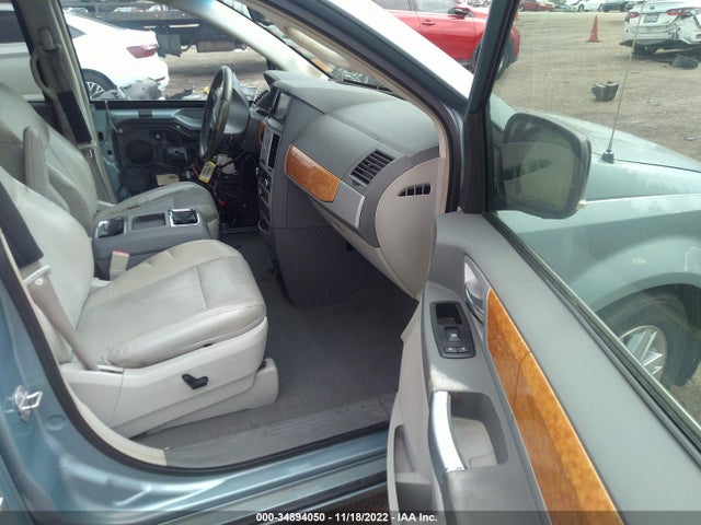 2A8HR64X58R646728 Chrysler Town & Country Limited