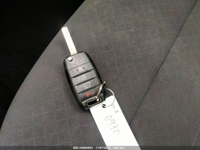 5XYPGDA57GG174454 KIA SORENTO LX