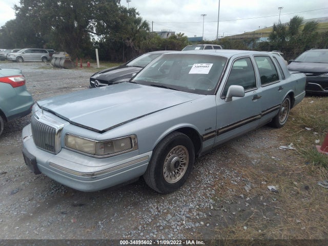 Lincoln Town Car Executive 1997 1LNLM81W1VY657591 Image 2