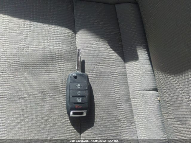 KNADM5A37H6802806 KIA Rio 5-door Lx