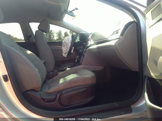2017 HYUNDAI ELANTRA SE VIN: 5NPD74LFXHH197603