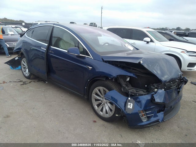 2019 Tesla Model X, VIN: 5YJXCDE25KF195055