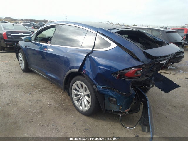 2019 Tesla Model X, VIN: 5YJXCDE25KF195055