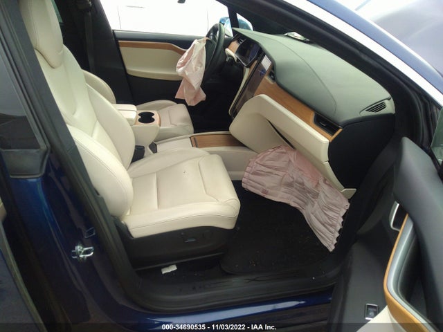 2019 Tesla Model X, VIN: 5YJXCDE25KF195055