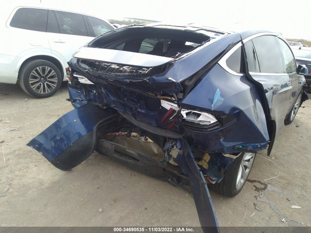 2019 Tesla Model X, VIN: 5YJXCDE25KF195055