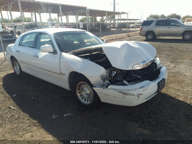 Lincoln Town Car Executive 2002 1LNHM81W12Y670407 main image