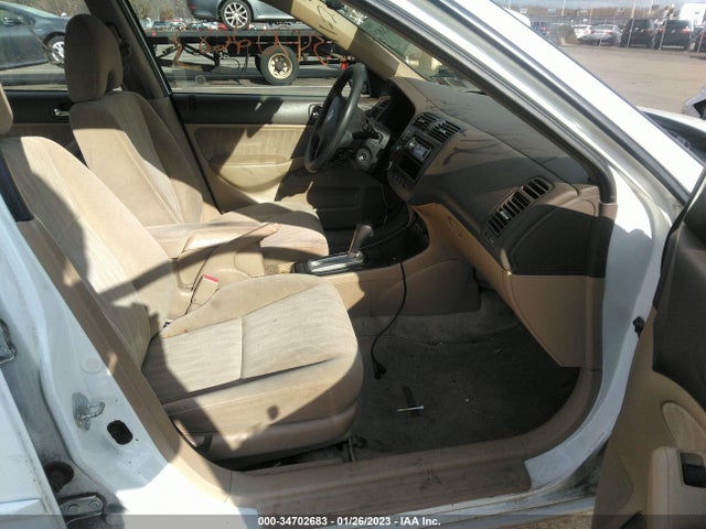 2005 HONDA CIVIC SDN LX VIN: 2HGES16515H539336