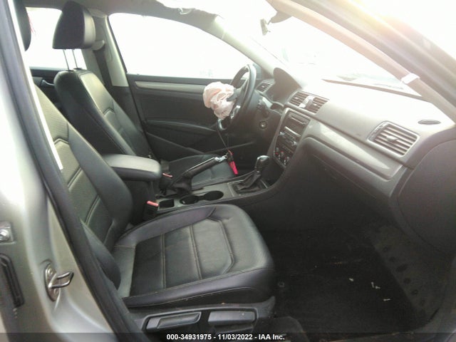 1VWAT7A38EC099070 Volkswagen Passat Wolfsburg Ed
