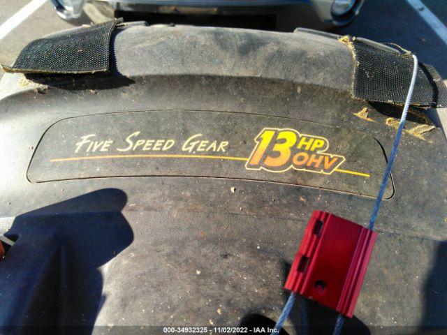 2005 JOHN DEERE LT133 VIN: 1