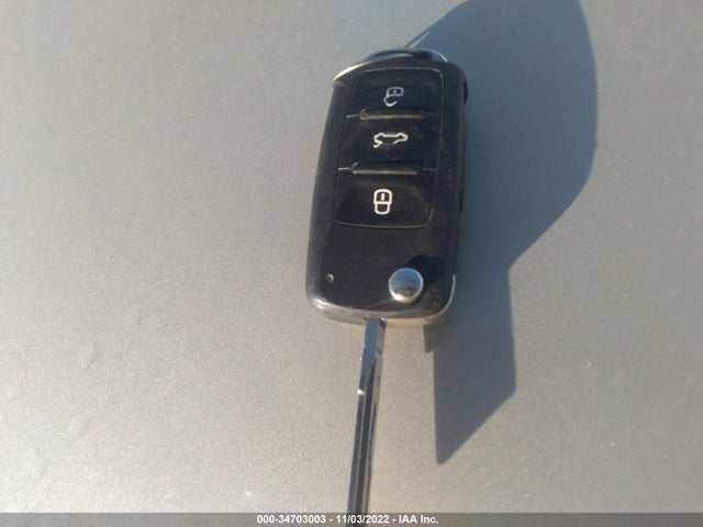 2013 Volkswagen Beetle Coupe 2.5l მანქანა იყიდება აუქციონზე, vin: 3VWJP7AT2DM609995, აუქციონის ნომერი: 34703003