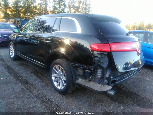 2017 Lincoln MKT, VIN: 2LMHJ5NK2HBL01323