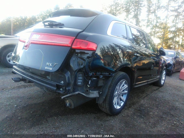 2017 Lincoln MKT, VIN: 2LMHJ5NK2HBL01323