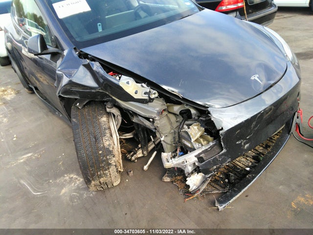 2022 Tesla Model Y, VIN: 7SAYGDEE7NA003819