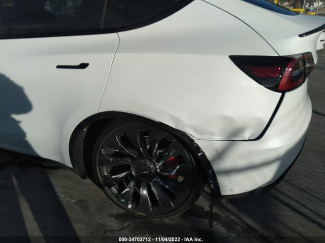 Tesla Model Y 2022 7SAYGDEFXNF537327 Image 6