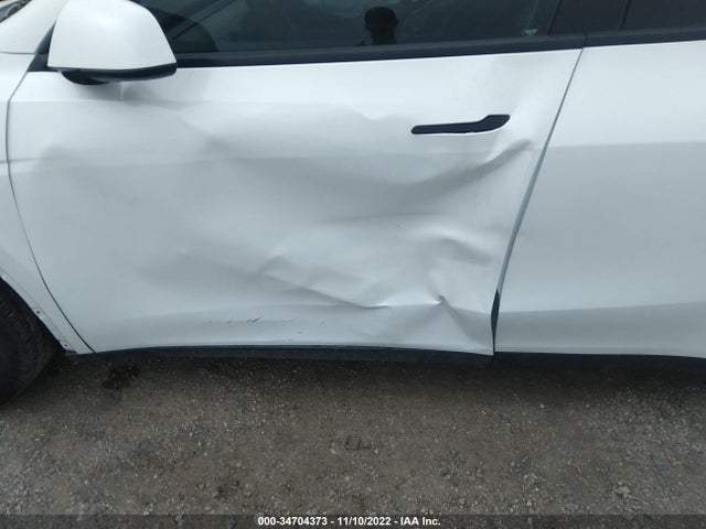 Tesla Model Y Long Range 2021 5YJYGDEE6MF287264 Image 6