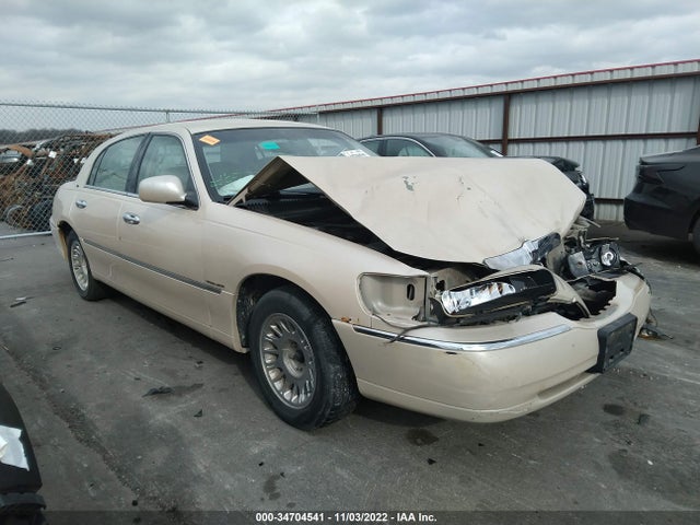 2000 1LNHM83W0YY851049 main image