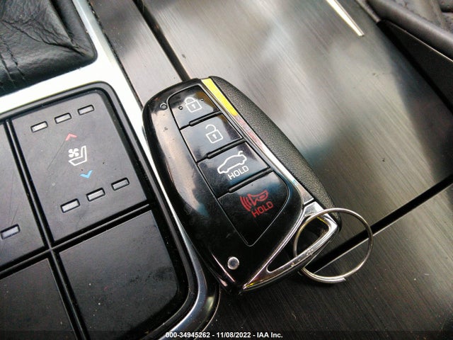 2017 Hyundai Azera, VIN: KMHFG4JG2HA581978
