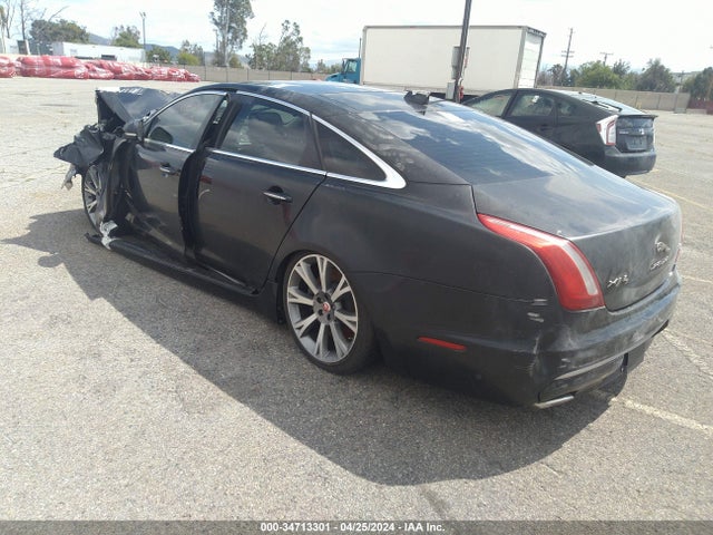 2017 JAGUAR XJ SAJWA2GE1HMW07843 Photo 2