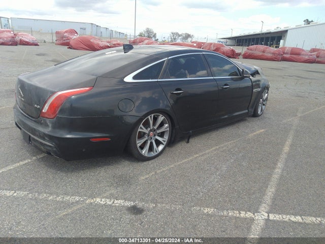 2017 JAGUAR XJ SAJWA2GE1HMW07843 Photo 3