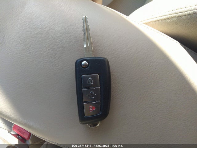 2016 NISSAN ROGUE S VIN: 5N1AT2MT5GC842400