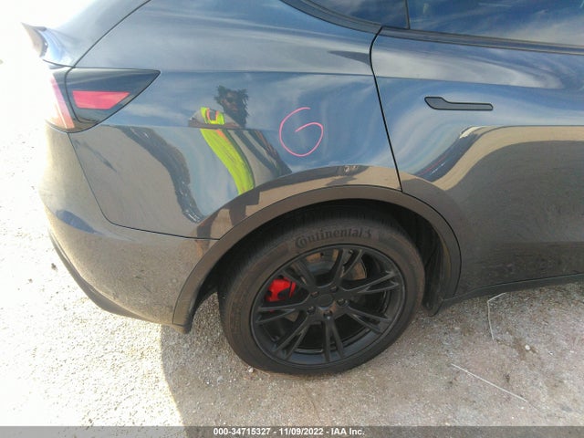 2020 Tesla Model Y, VIN: 5YJYGDEF7LF011389