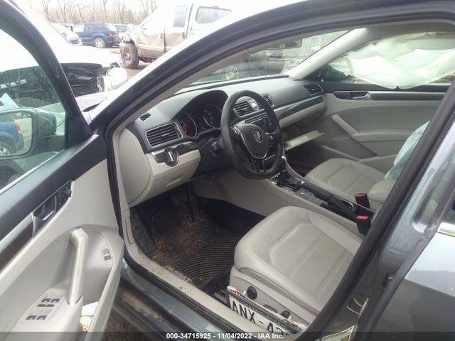 2017 Volkswagen Passat, VIN: 1VWBT7A30HC014487