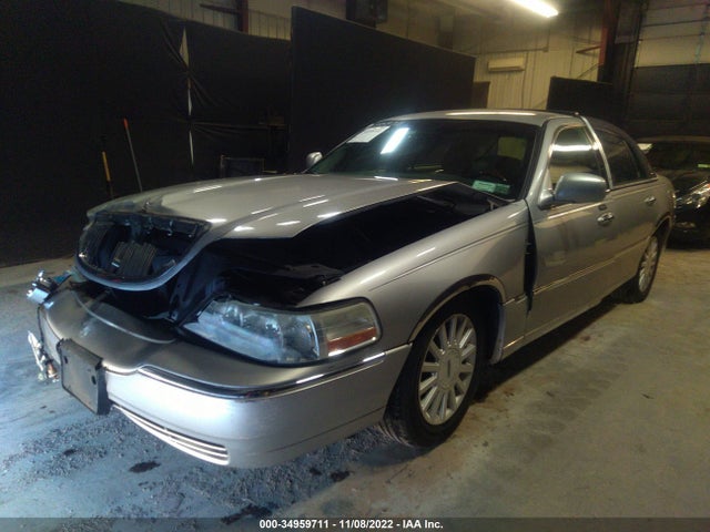2003 LINCOLN TOWN CAR SIGNATURE VIN: 1LNHM82W23Y602018