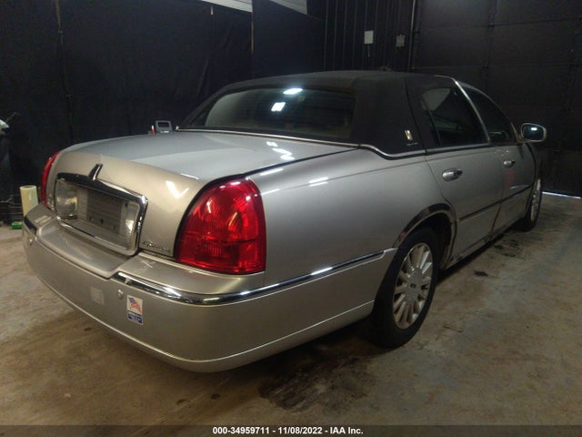 2003 LINCOLN TOWN CAR SIGNATURE VIN: 1LNHM82W23Y602018