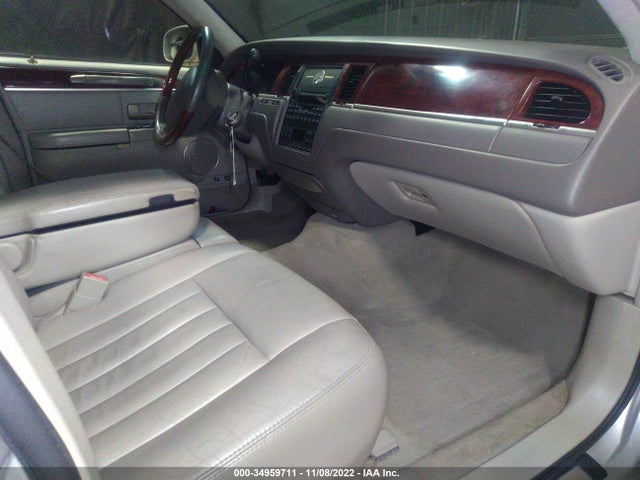 2003 LINCOLN TOWN CAR SIGNATURE VIN: 1LNHM82W23Y602018