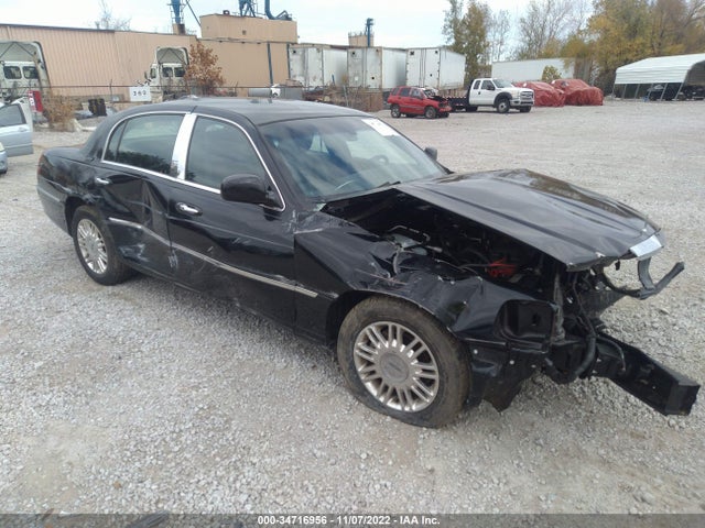 Lincoln Town Car Signature Limited 2011 2LNBL8CV5BX762116 головне зображення