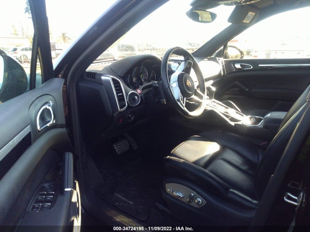 2017 Porsche Cayenne, VIN: WP1AE2A25HLA72533