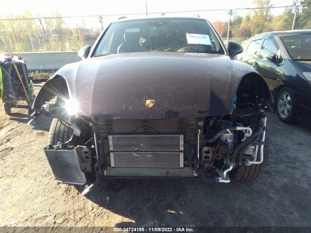 2017 Porsche Cayenne, VIN: WP1AE2A25HLA72533