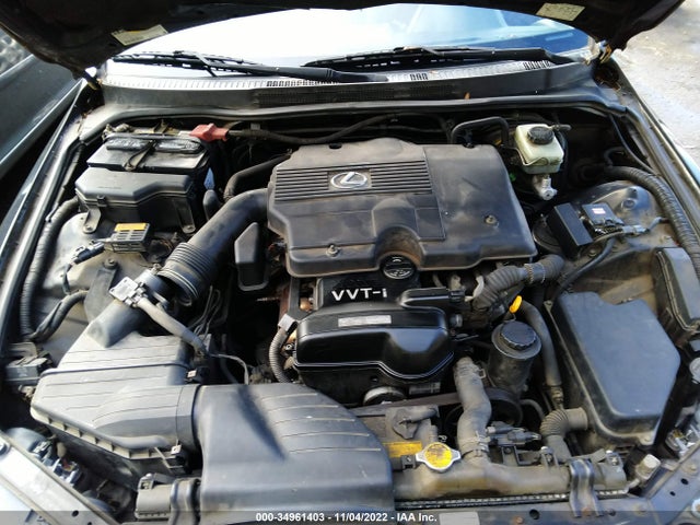 Lexus IS 300 2001 JTHBD182X10003528 Image 11
