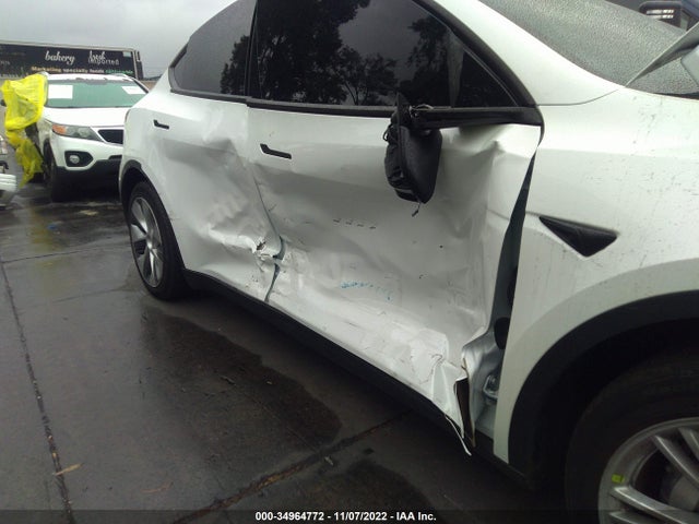 Tesla Model Y Long Range 2022 7SAYGAEE4NF364829 Image 3
