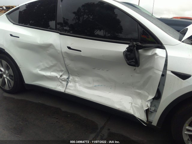 Tesla Model Y Long Range 2022 7SAYGAEE4NF364829 Image 7