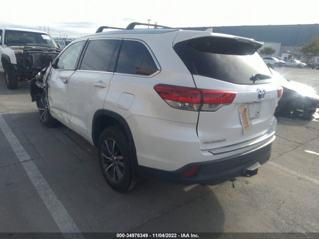 2017 Toyota Highlander, VIN: 5TDJGRFH2HS033530