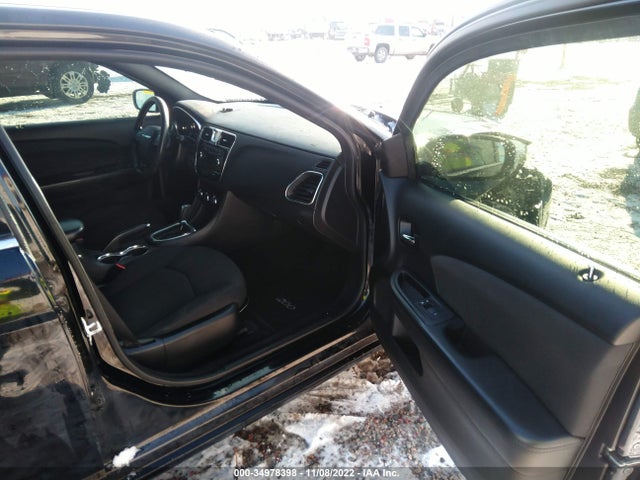 1C3CCBAB4EN207702 Chrysler 200 LX