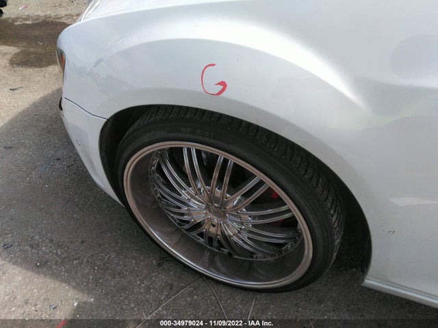 Chrysler 300 2011 2C3CA6CT4BH580066 Image 12