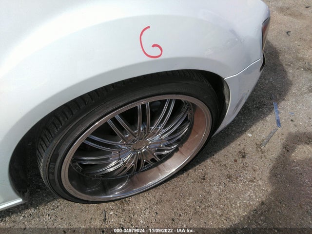 Chrysler 300 2011 2C3CA6CT4BH580066 Image 14