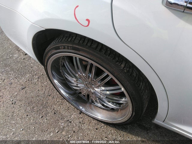 Chrysler 300 2011 2C3CA6CT4BH580066 Image 15