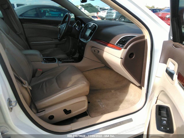 Chrysler 300 2011 2C3CA6CT4BH580066 Image 5