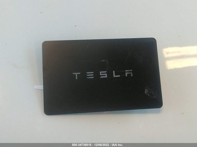 2022 Tesla Model X, VIN: 7SAXCBE6XNF352755