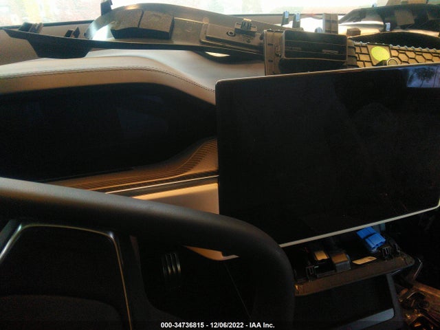 2022 Tesla Model X, VIN: 7SAXCBE6XNF352755