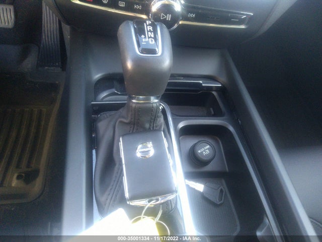 2020 Volvo V60, VIN: YV4102WKXL1039828